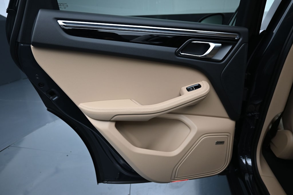 Thumbnail: 2026 Porsche Macan - 22