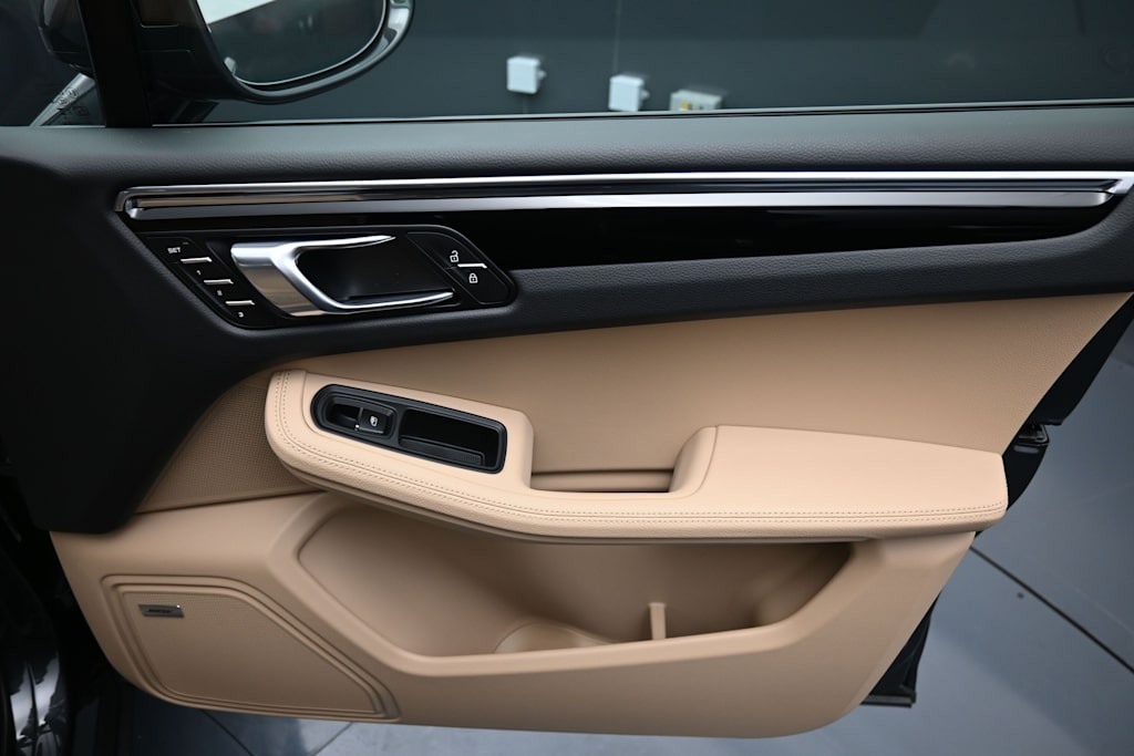 Thumbnail: 2026 Porsche Macan - 24