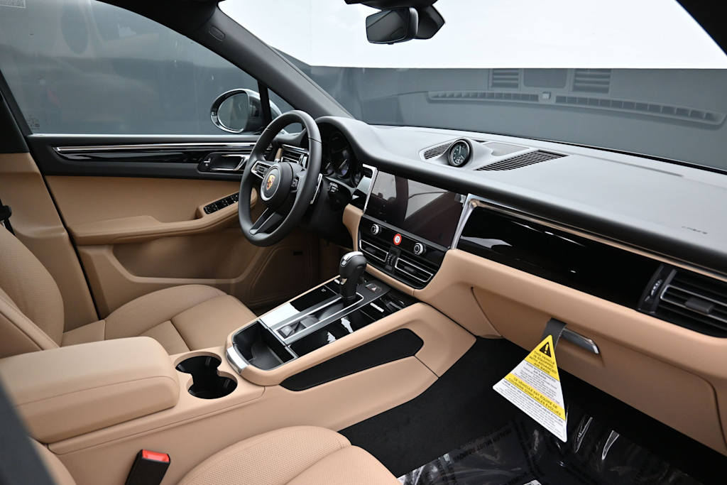 Thumbnail: 2026 Porsche Macan - 11