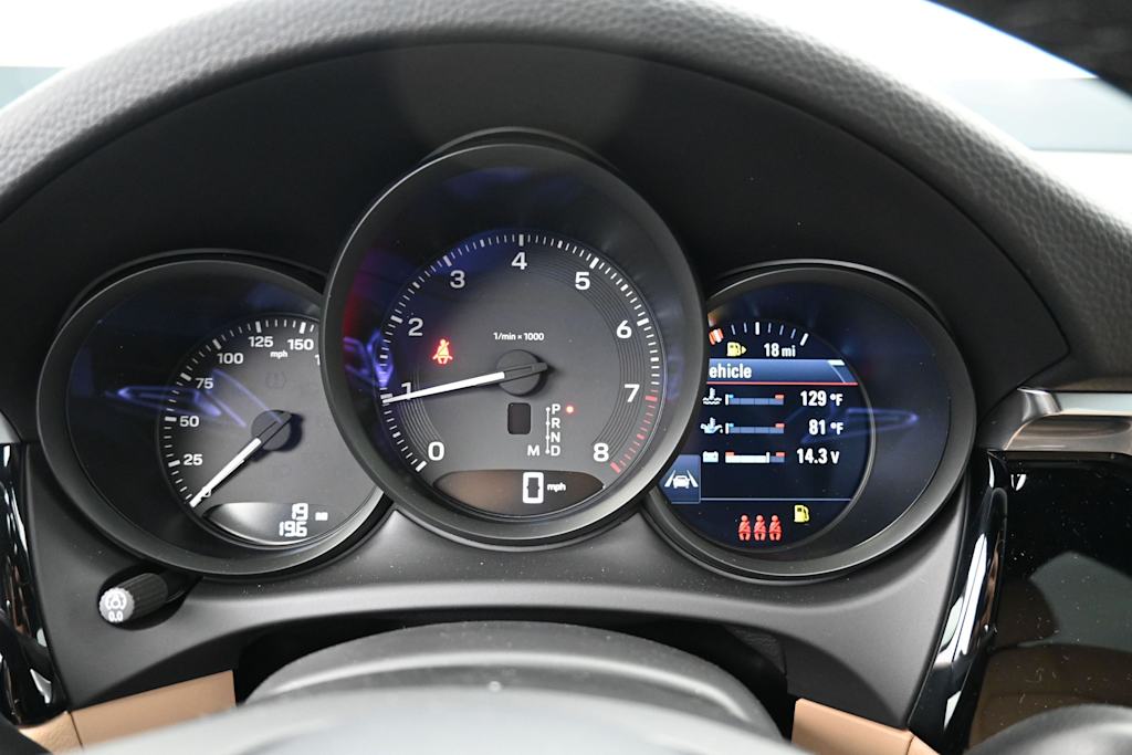 Thumbnail: 2026 Porsche Macan - 14