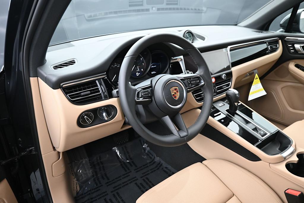 Thumbnail: 2026 Porsche Macan - 2