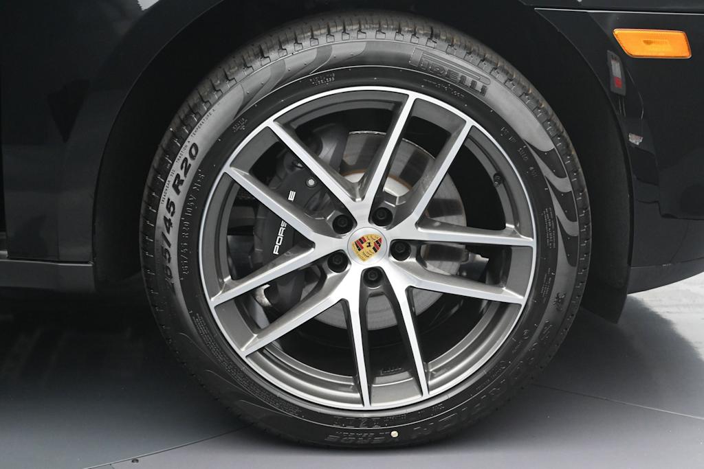Thumbnail: 2026 Porsche Macan - 6