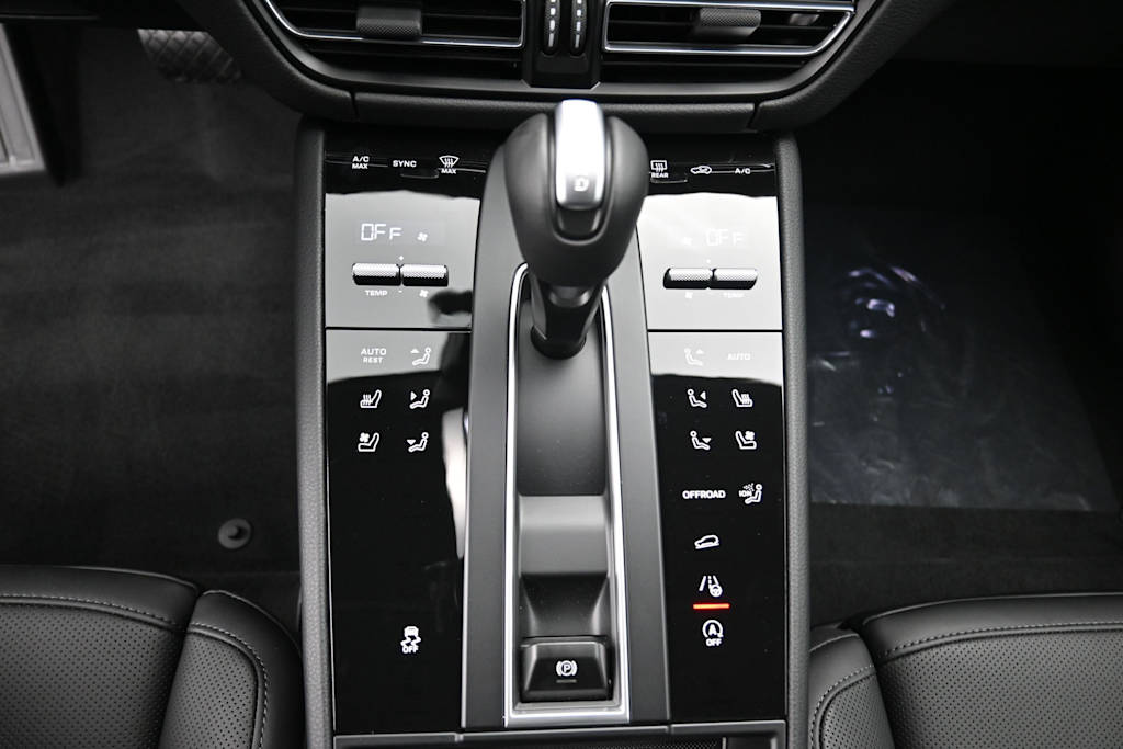Thumbnail: 2026 Porsche Macan - 13