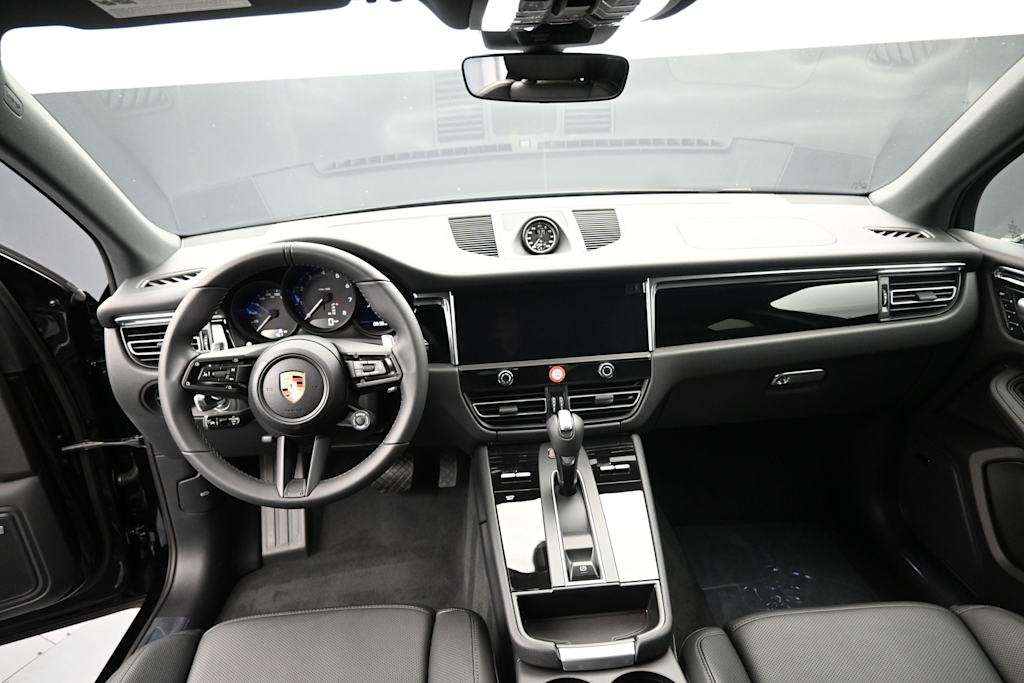 Thumbnail: 2026 Porsche Macan - 7