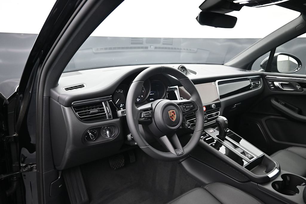 Thumbnail: 2026 Porsche Macan - 2