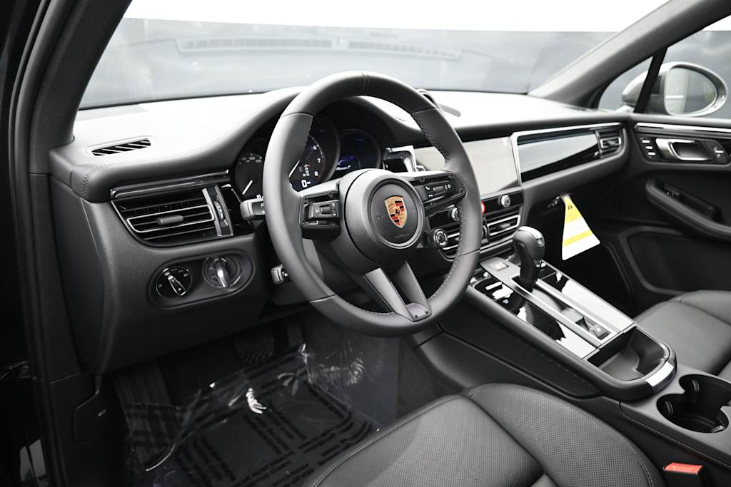 Thumbnail: 2026 Porsche Macan - 2