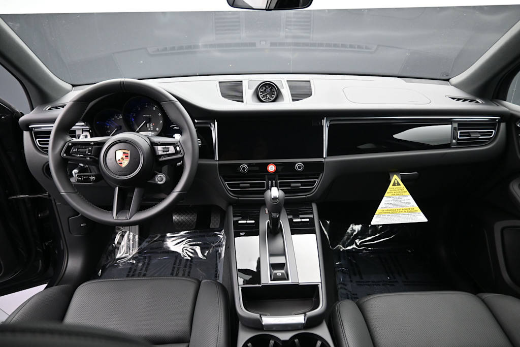 Thumbnail: 2026 Porsche Macan - 7