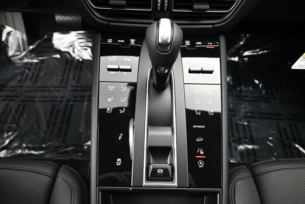 Thumbnail: 2026 Porsche Macan - 14