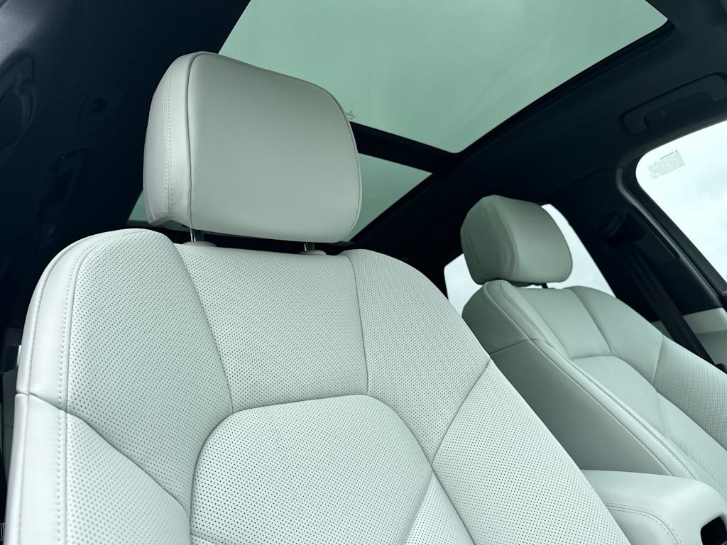 Thumbnail: 2025 Porsche Macan - 22