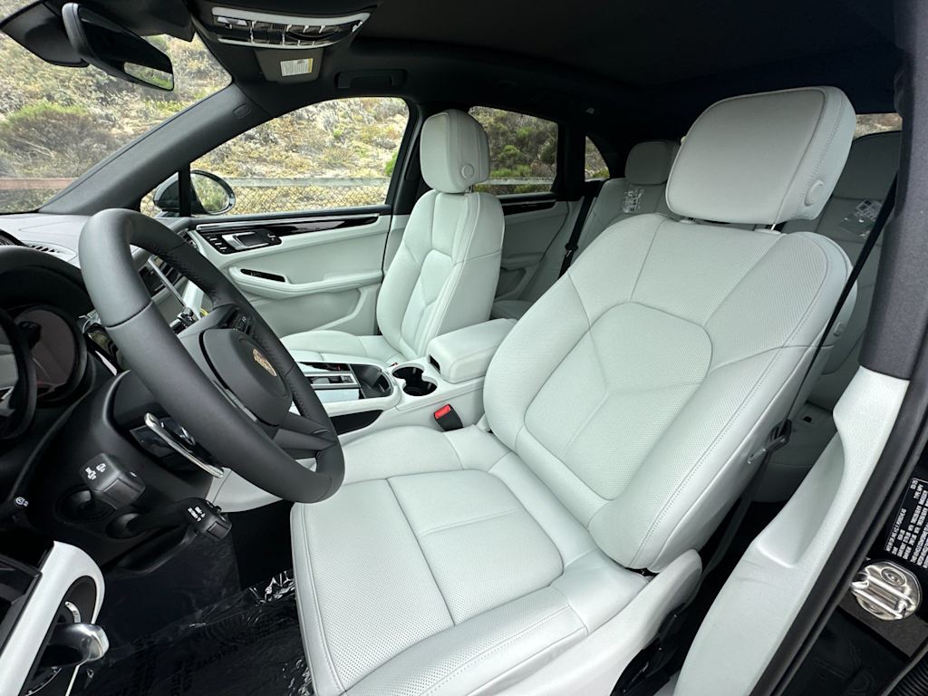 Thumbnail: 2025 Porsche Macan - 11