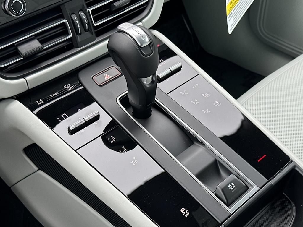 Thumbnail: 2025 Porsche Macan - 15