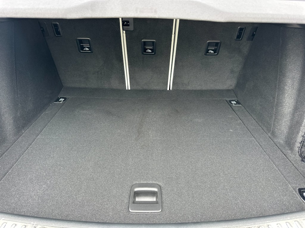 Thumbnail: 2025 Porsche Macan - 16