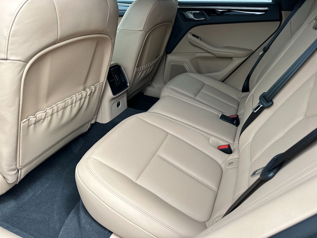 Thumbnail: 2025 Porsche Macan - 12