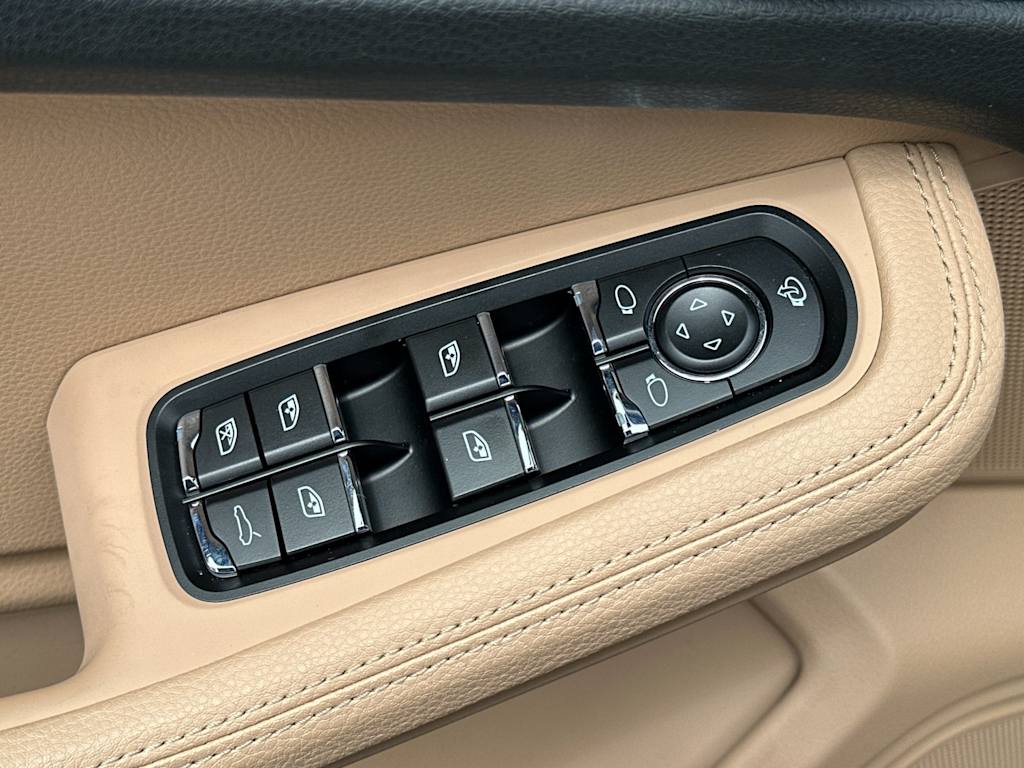 Thumbnail: 2025 Porsche Macan - 22