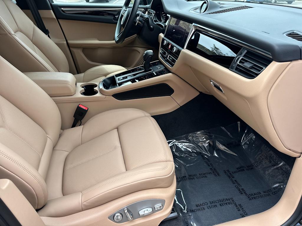 Thumbnail: 2025 Porsche Macan - 23