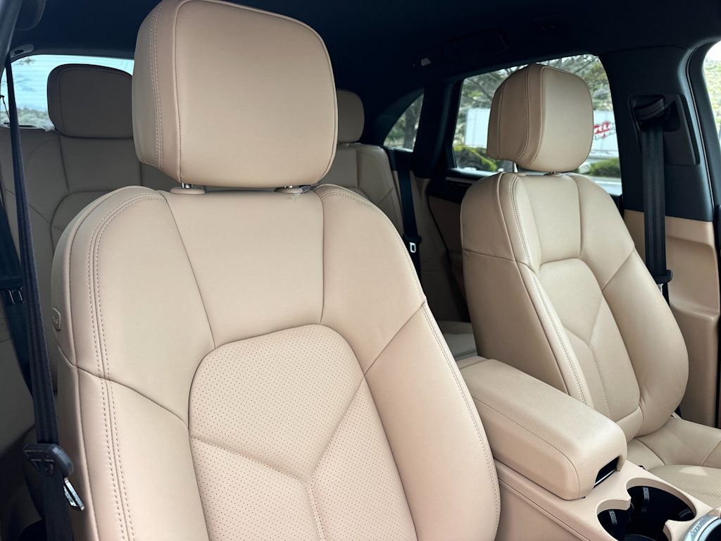 Thumbnail: 2025 Porsche Macan - 24