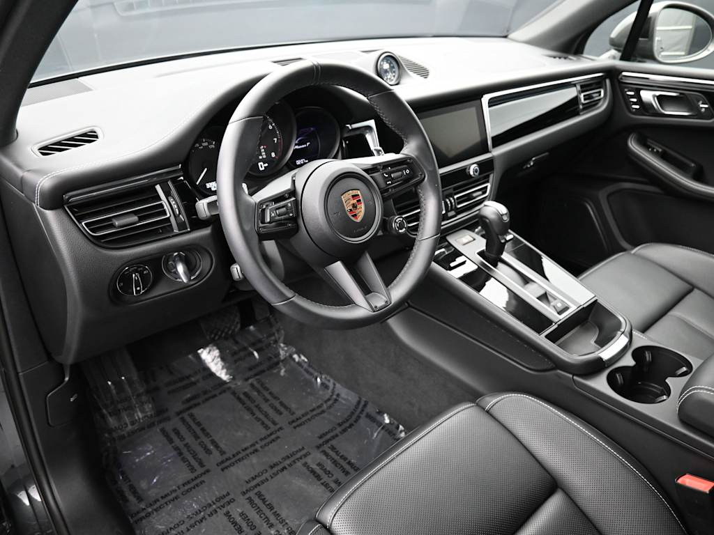 Thumbnail: 2025 Porsche Macan - 2