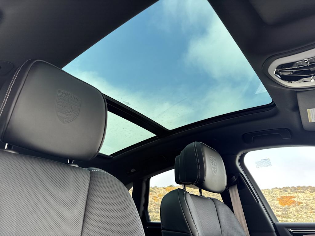 Thumbnail: 2026 Porsche Macan - 24