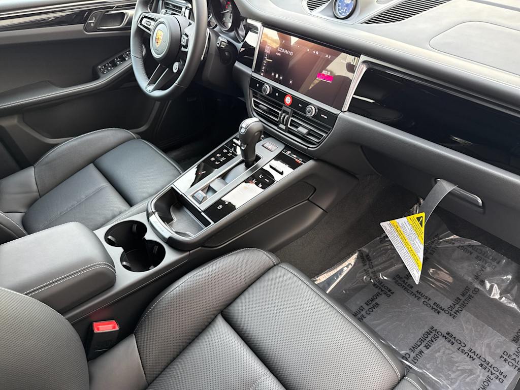 Thumbnail: 2026 Porsche Macan - 13