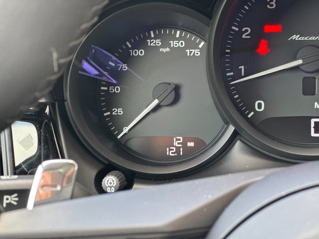 Thumbnail: 2026 Porsche Macan - 30