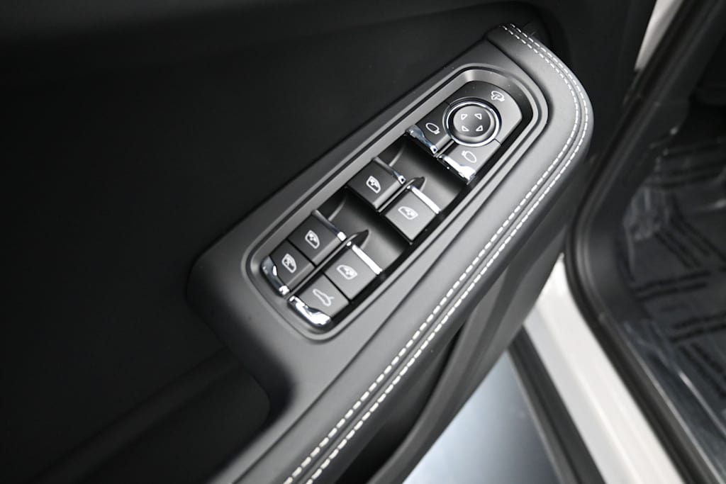 Thumbnail: 2026 Porsche Macan - 20