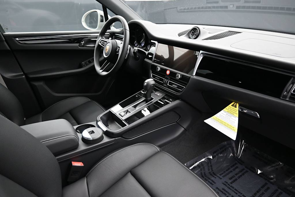 Thumbnail: 2026 Porsche Macan - 11