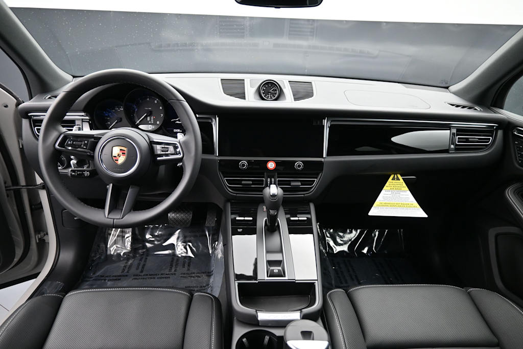 Thumbnail: 2026 Porsche Macan - 7