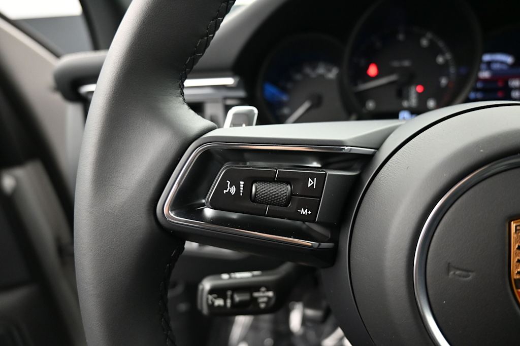 Thumbnail: 2026 Porsche Macan - 17