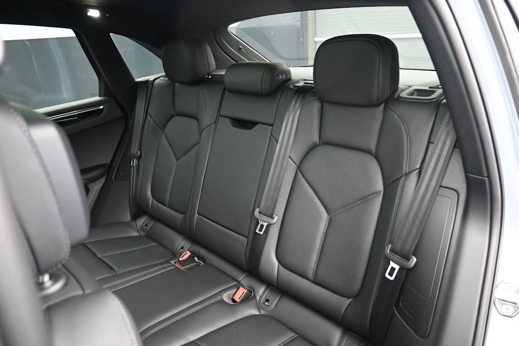 Thumbnail: 2026 Porsche Macan - 9