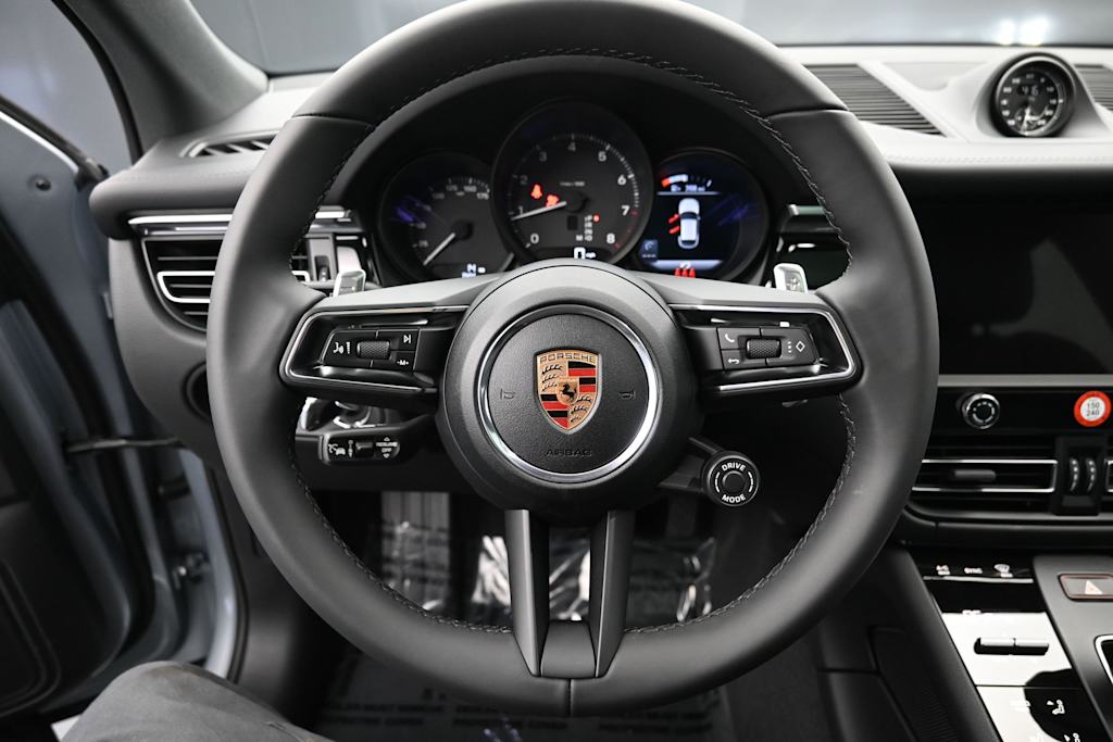 Thumbnail: 2026 Porsche Macan - 10