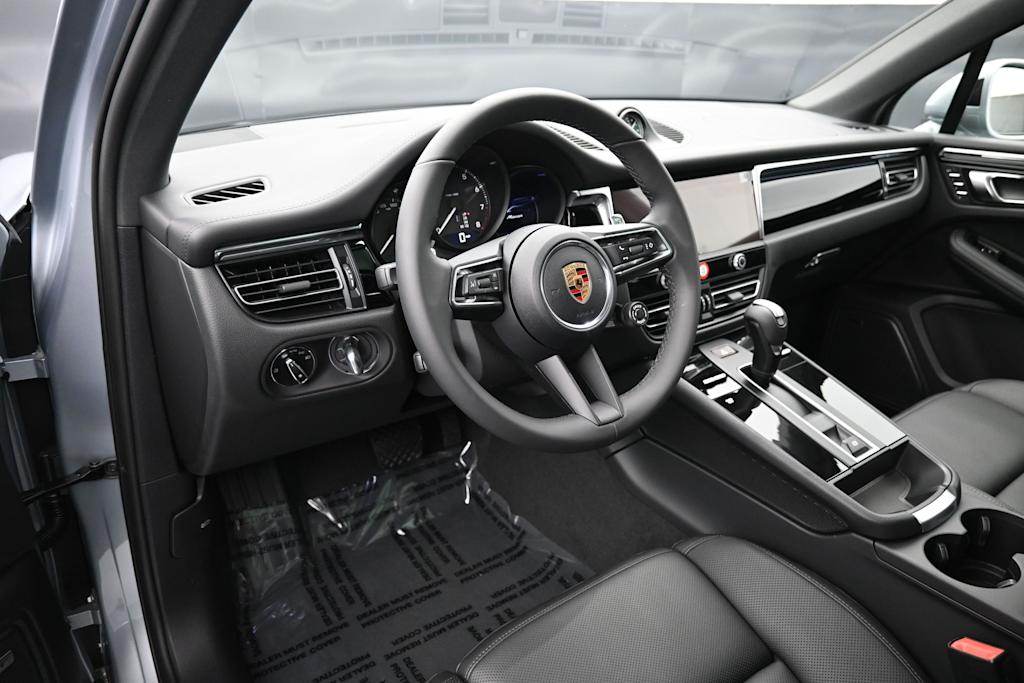 Thumbnail: 2026 Porsche Macan - 2