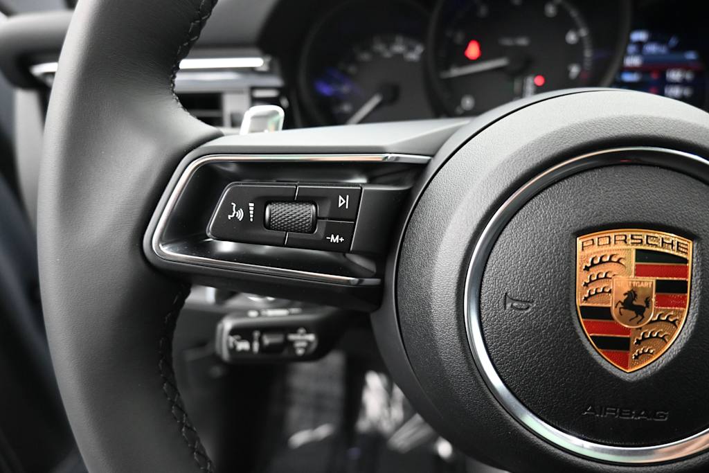 Thumbnail: 2026 Porsche Macan - 18