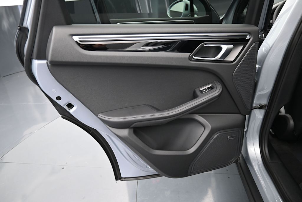 Thumbnail: 2026 Porsche Macan - 22