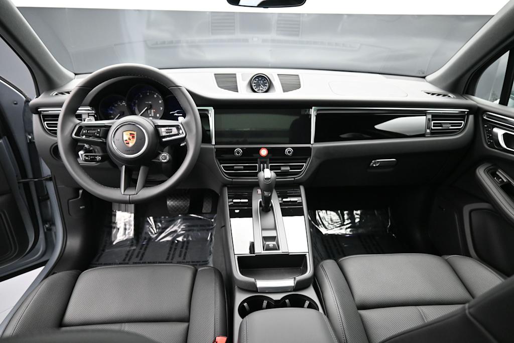 Thumbnail: 2026 Porsche Macan - 7