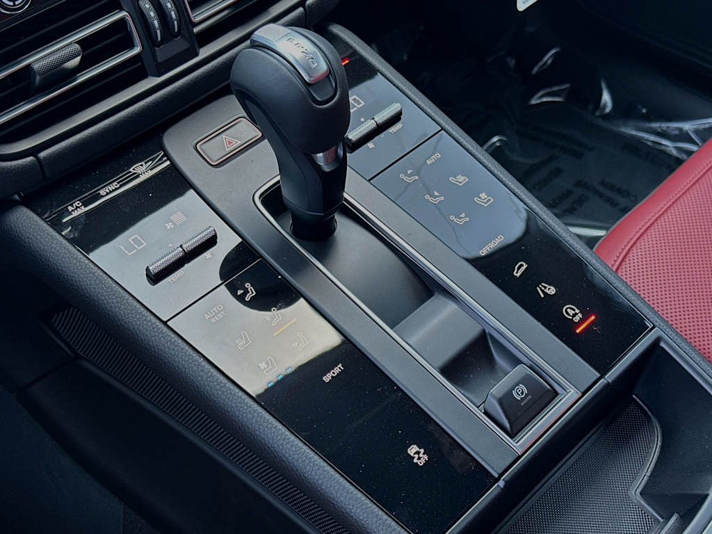 Thumbnail: 2024 Porsche Macan - 16