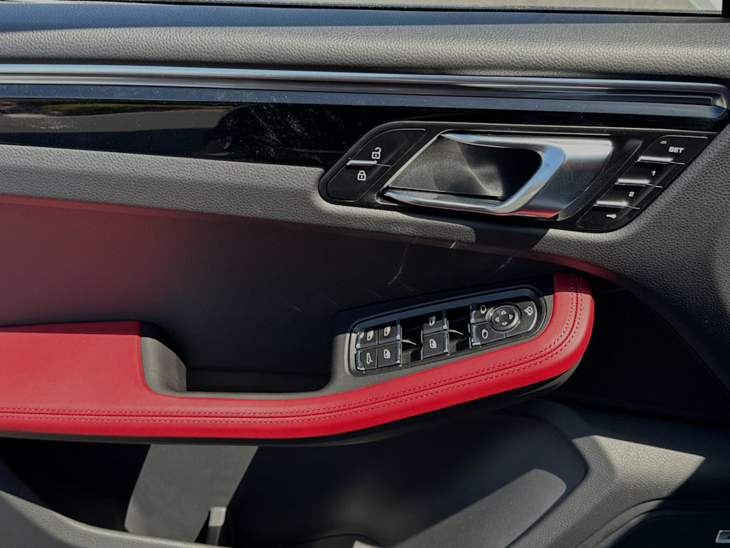 Thumbnail: 2024 Porsche Macan - 22