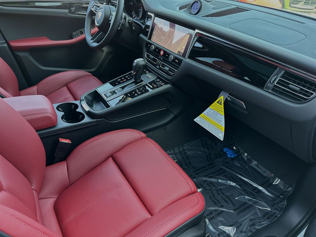 Thumbnail: 2024 Porsche Macan - 13