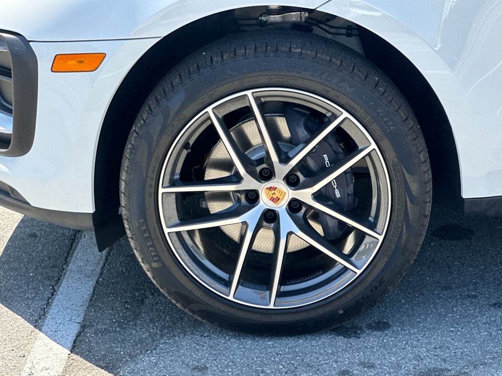 Thumbnail: 2024 Porsche Macan - 8