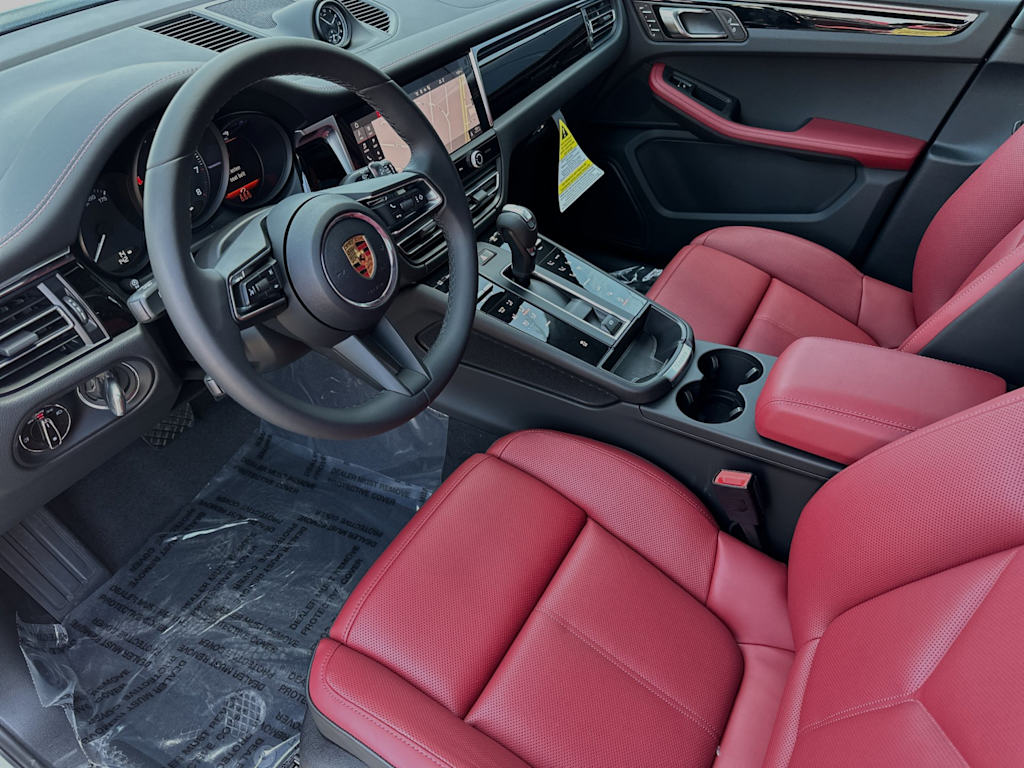 Thumbnail: 2024 Porsche Macan - 10