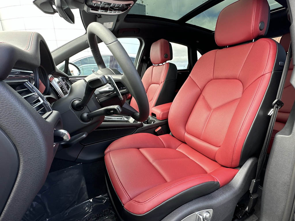 Thumbnail: 2024 Porsche Macan - 11