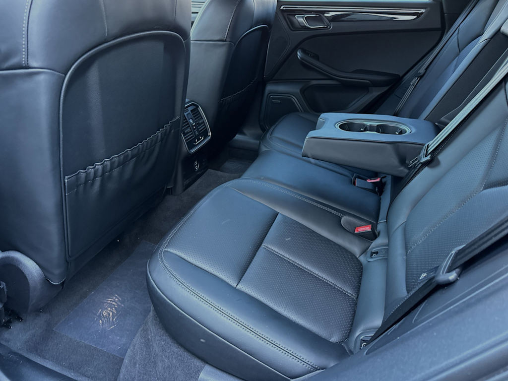 2024 Porsche Macan Base 11