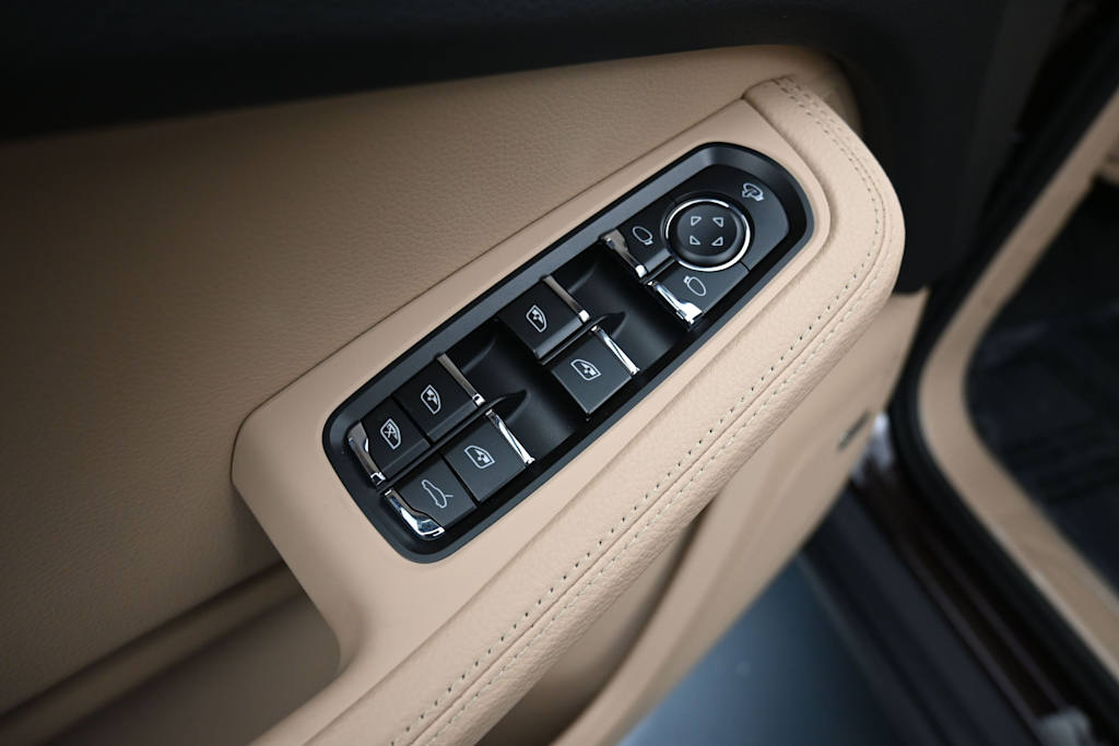 Thumbnail: 2026 Porsche Macan - 22