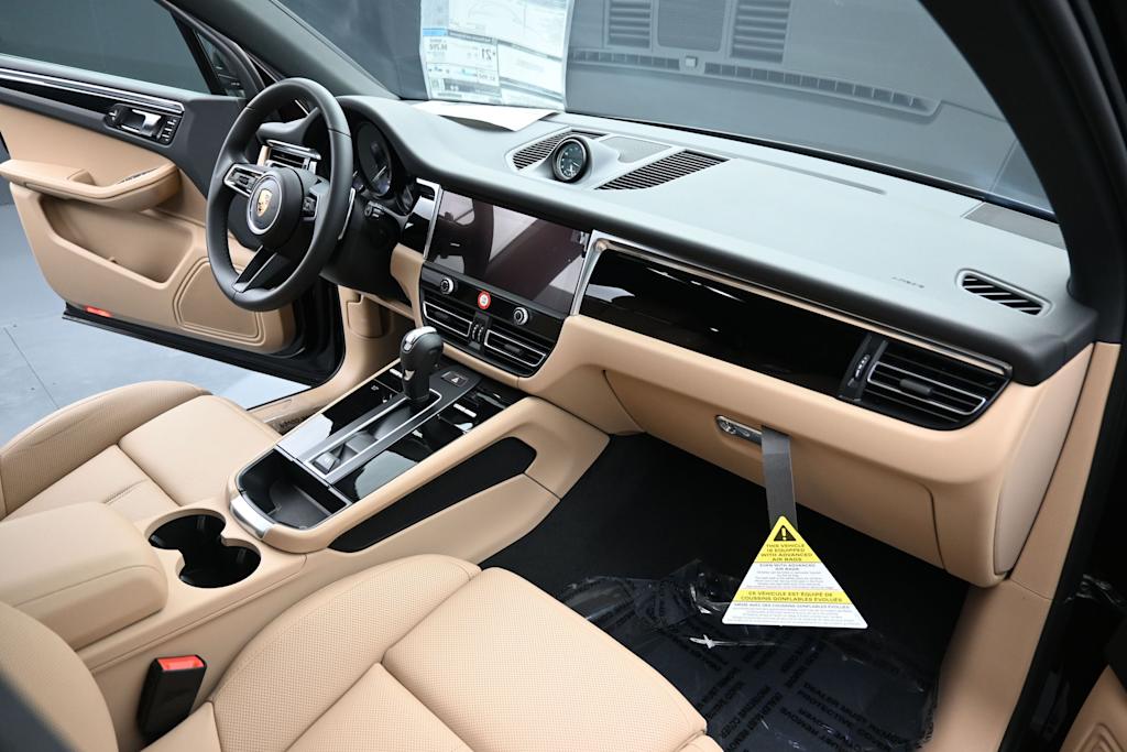 Thumbnail: 2026 Porsche Macan - 11