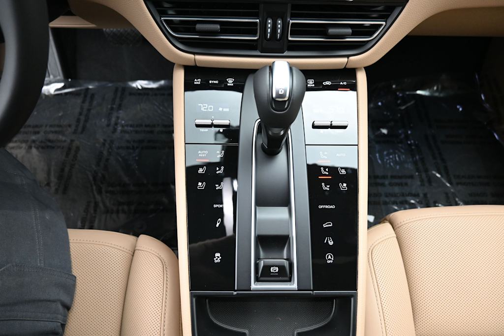 Thumbnail: 2026 Porsche Macan - 13