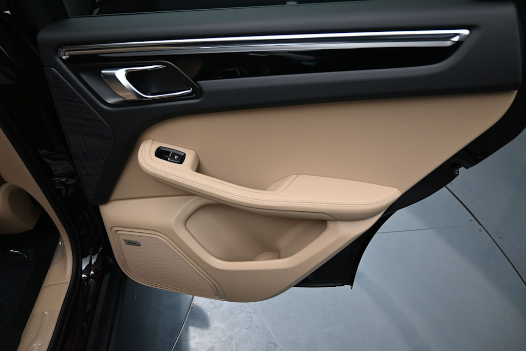 Thumbnail: 2026 Porsche Macan - 24