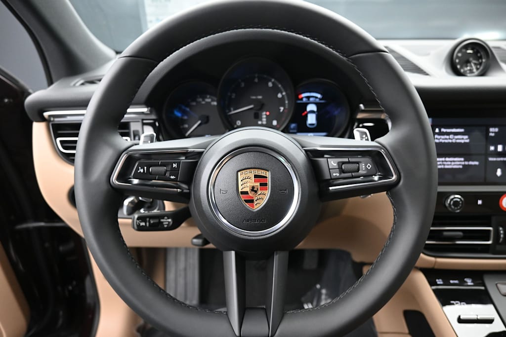 Thumbnail: 2026 Porsche Macan - 10