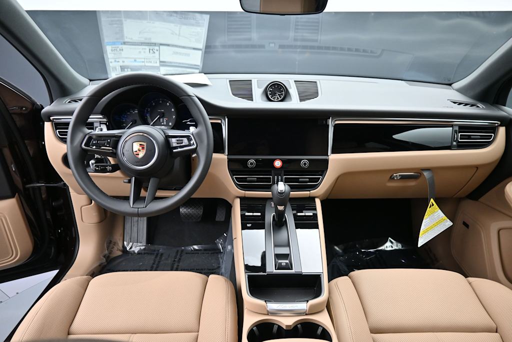 Thumbnail: 2026 Porsche Macan - 7