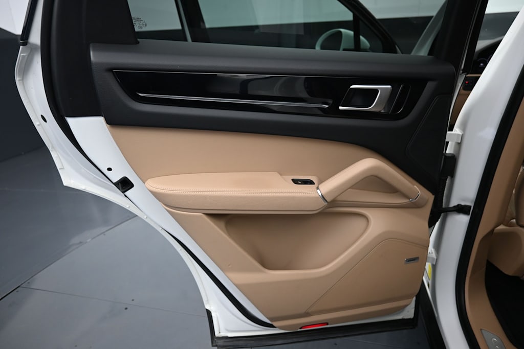 Thumbnail: 2021 Porsche Cayenne - 21