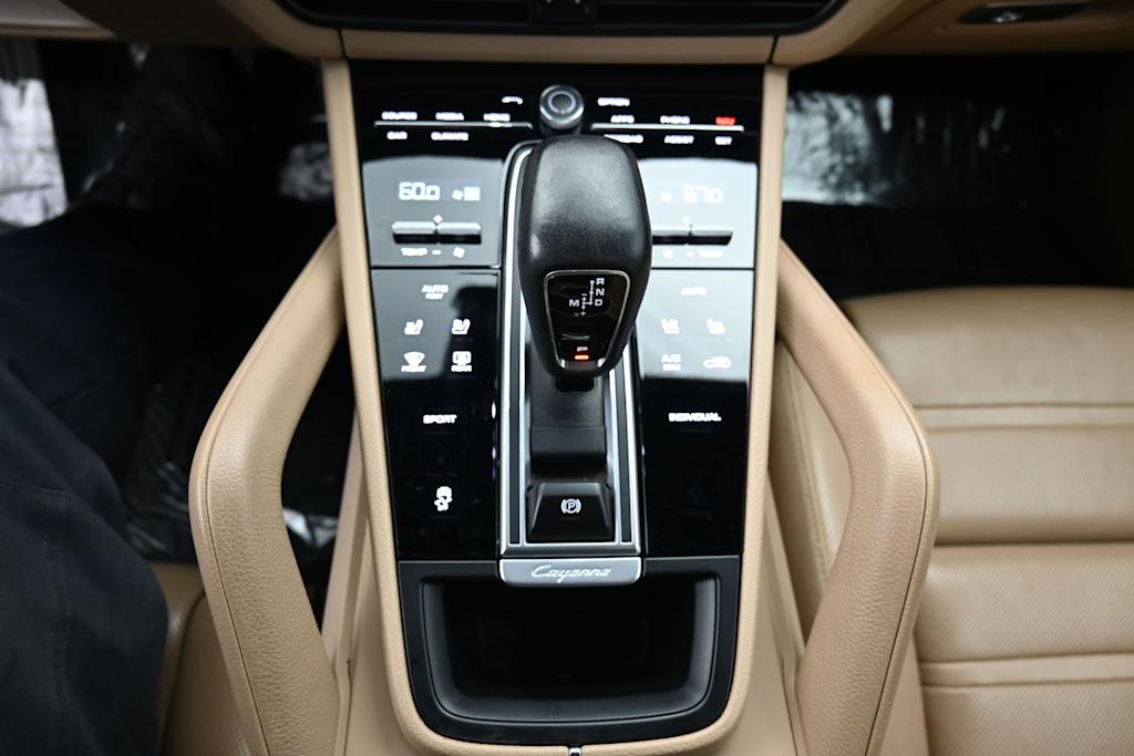 Thumbnail: 2021 Porsche Cayenne - 14
