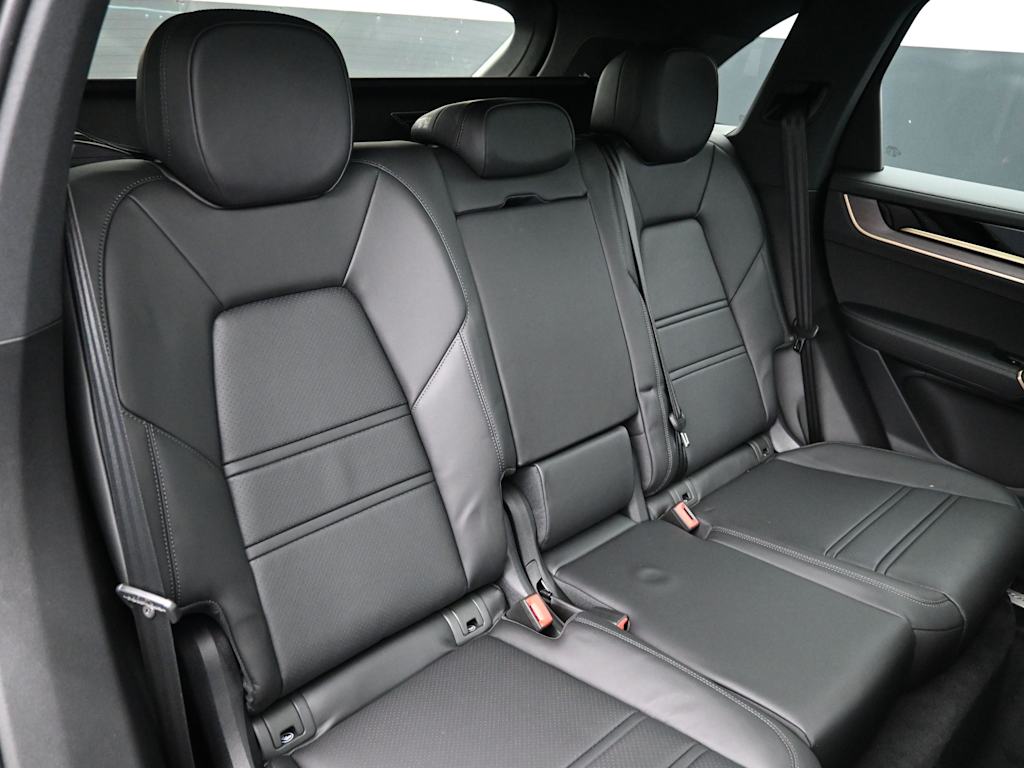 Thumbnail: 2026 Porsche Cayenne - 25